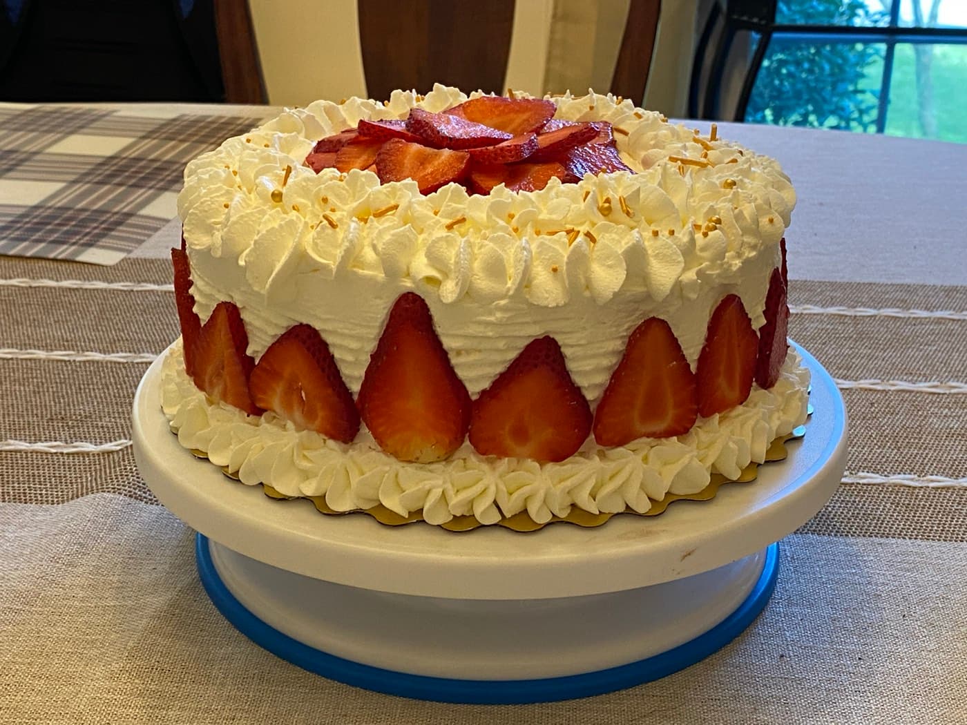 Strawberry whipped cream cake (Gräddtårta med jordgubbar)